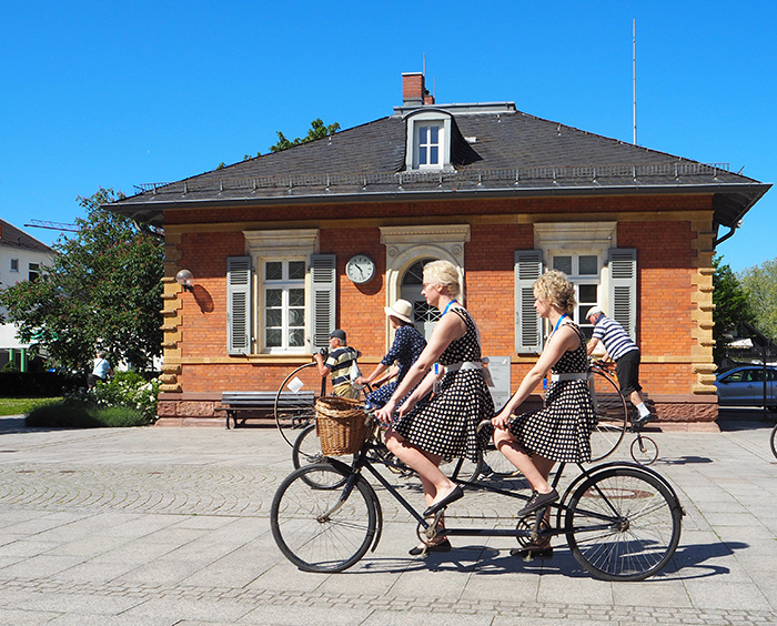 Фото с фестиваля IVCA-Rally-2017, посвященного 200-летию получения бароном Карлом фон Драйсом первого патента на "бегунок" и проведенного на его родине - в германском городе Карлсруэ. Фото Андрея Мятиева.