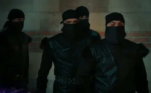 Орхан смотрит на Ибрагима