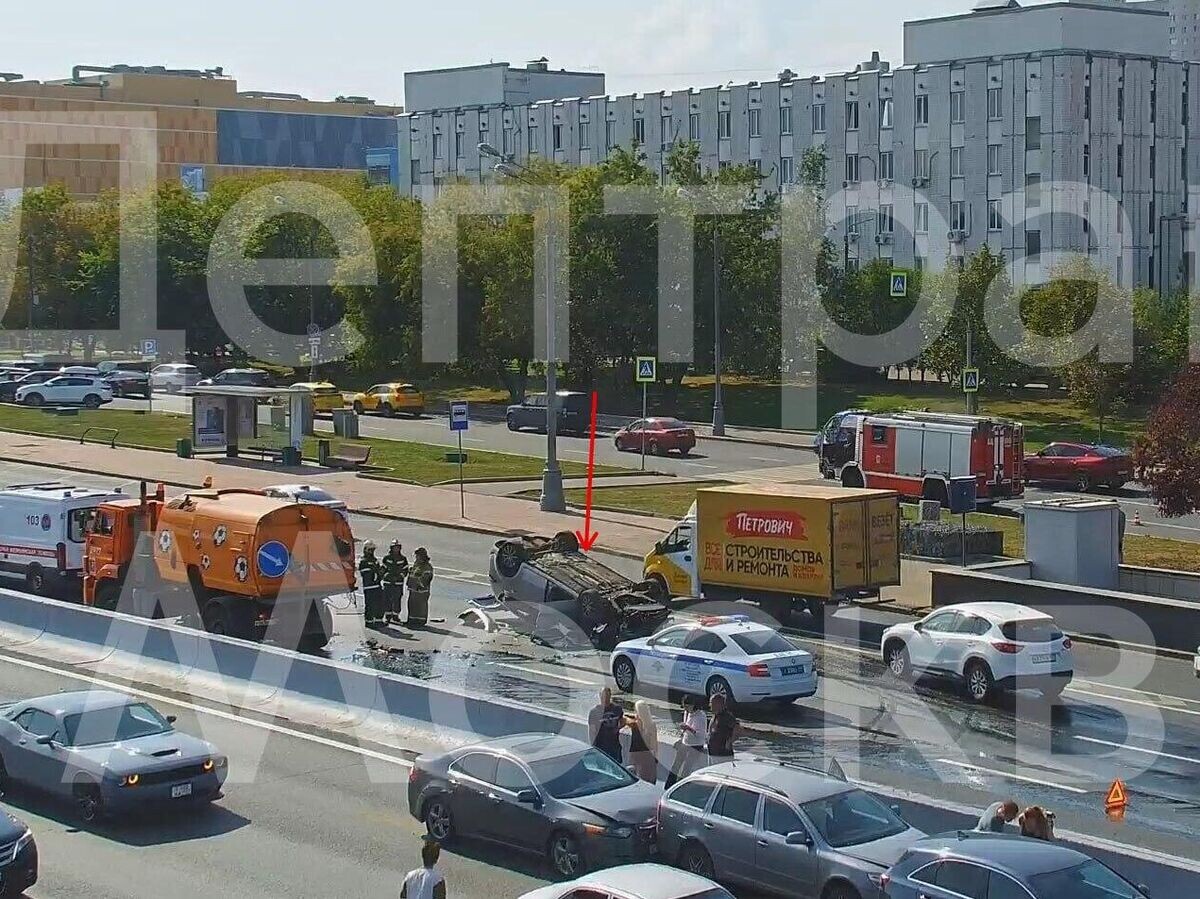   Автомобиль перевернулся на Варшавском шоссе © Дептранс. Оперативно/Telegram