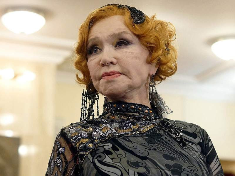 Вера Алентова после неудачной коррекции лица. Платье и аксессуары — образ для роли