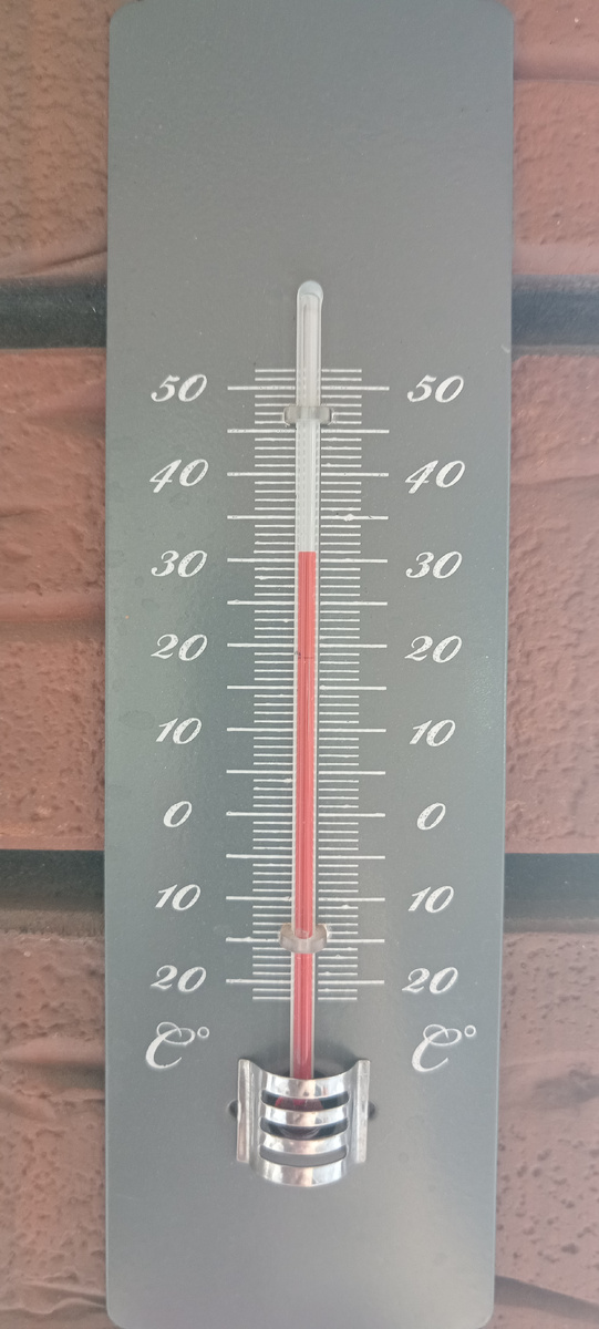 1 сентября, 14 часов, в тени. 