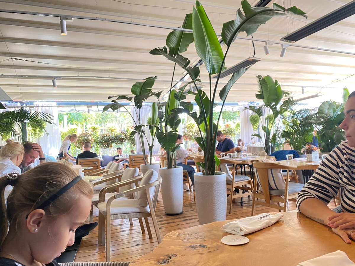 Веранда (где нас и посадили)