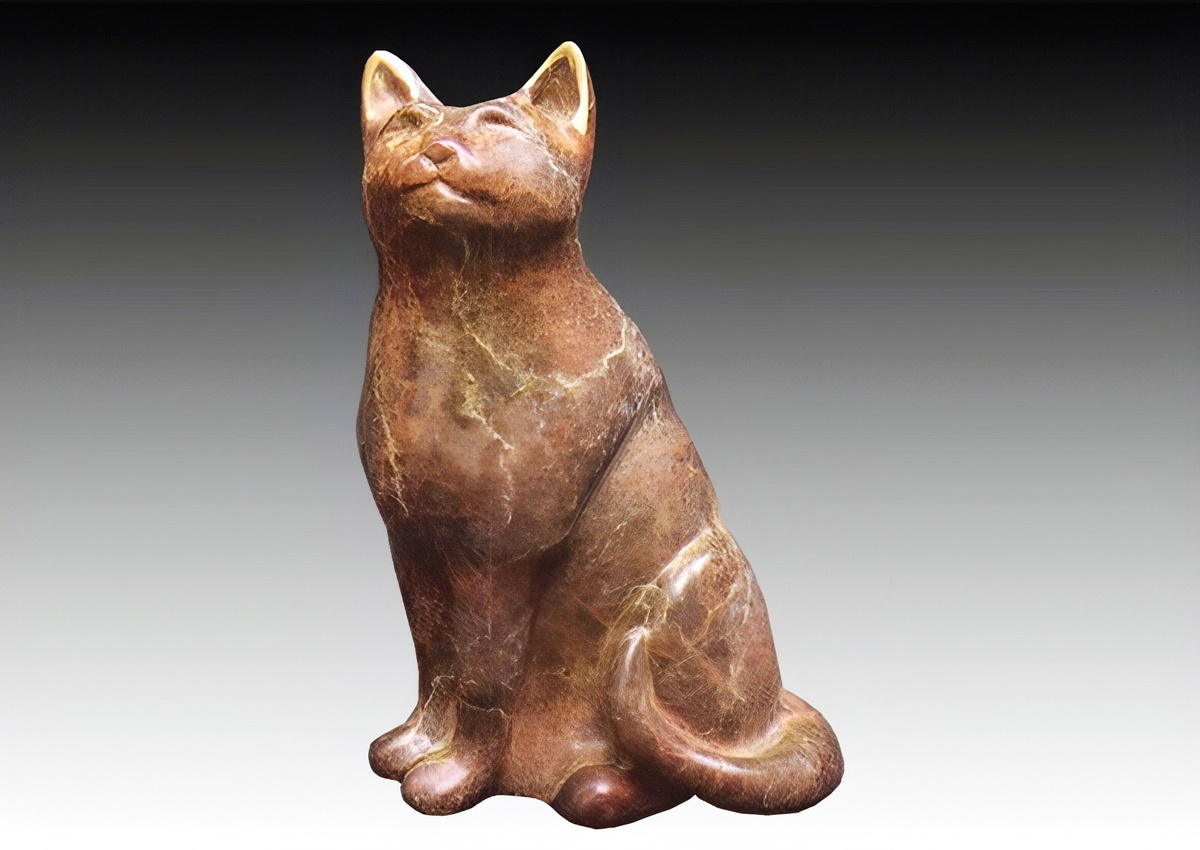 Бронзовая фигурка кошки. Иллюстрация из свободного доступа