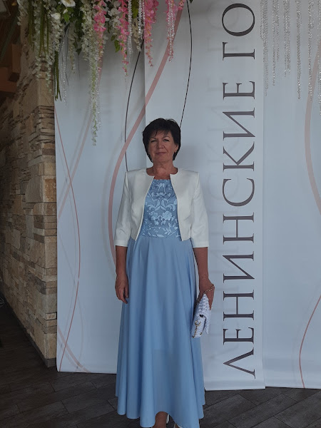 То самое платье на 70 кг веса. Ноги фотограф отрезал))) Значит минус еще килограмм)