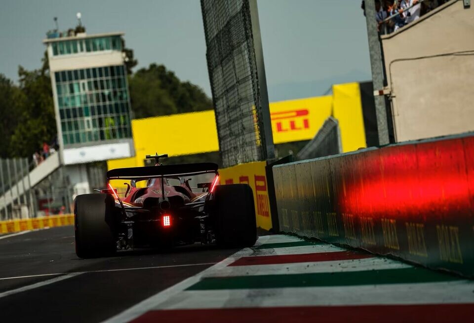    Трансляция гонки Формулы 1 в ИталииFerrari