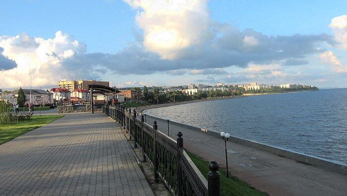 Ребёнка, нашли вечером, около 21 часа, на набережной Камышина. Девочка была одна