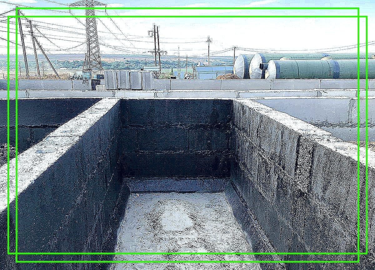 Фундамент частично готов к обратной засыпке.