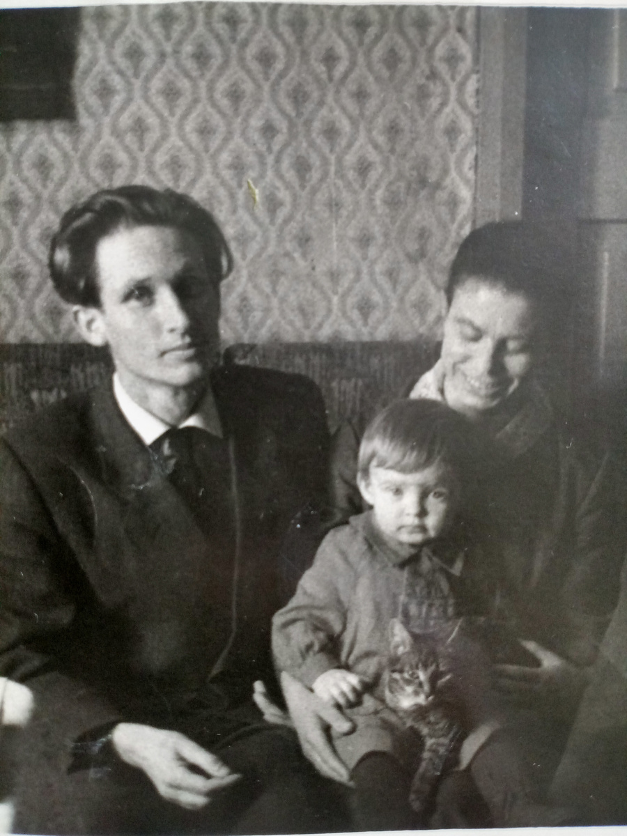 Мои мама и папа и будущий властелин учительской :)