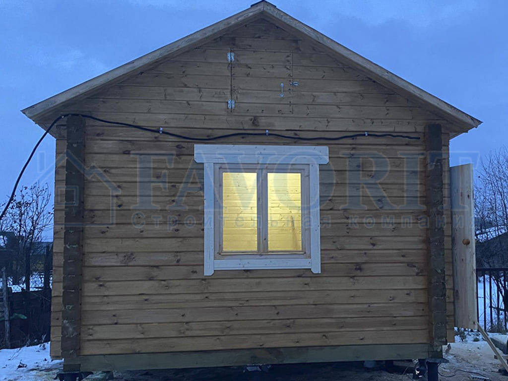 Баня 4х4 из профилированного бруса 140х140 камерной сушки построена компанией Фаворит в посёлке Шиморское