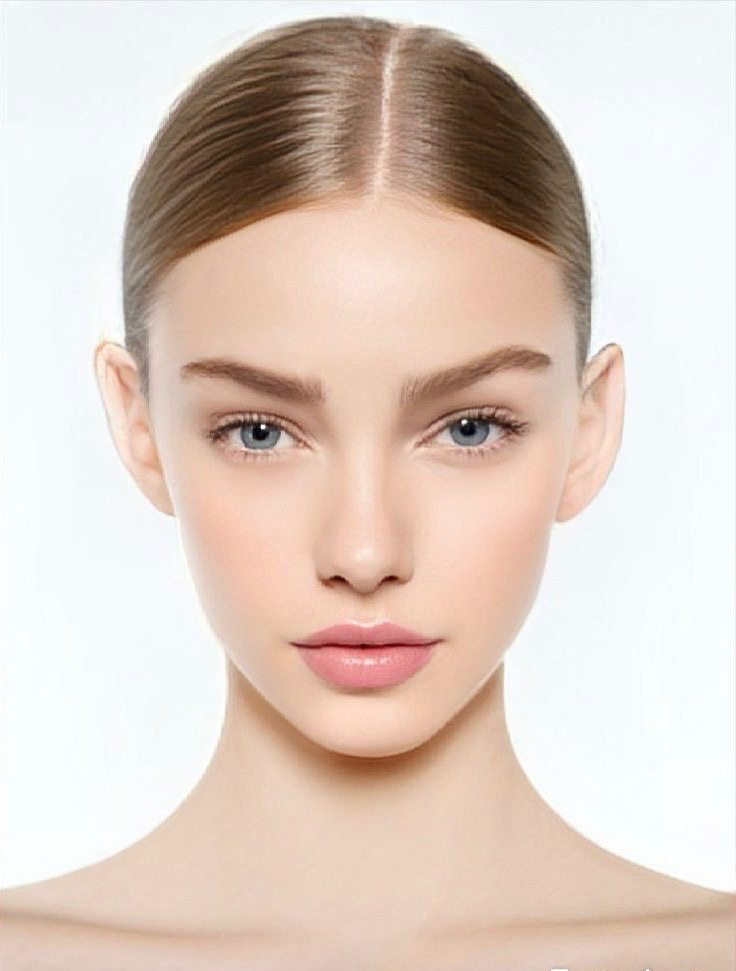 Под понятием «симметрия лица» подразумевается равномерное расположение и пропорциональность черт лица относительно его центральной оси. Это означает, что левая и правая половины лица выглядят одинаково или почти одинаково, что считается признаком гармонии и эстетической привлекательности.