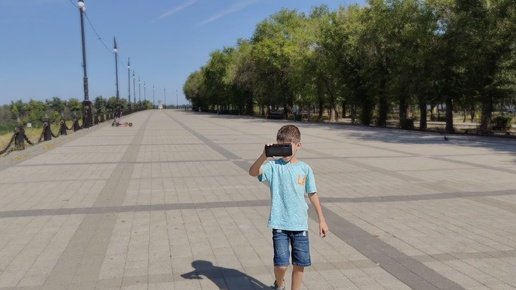 Тимур решил стать блогером.