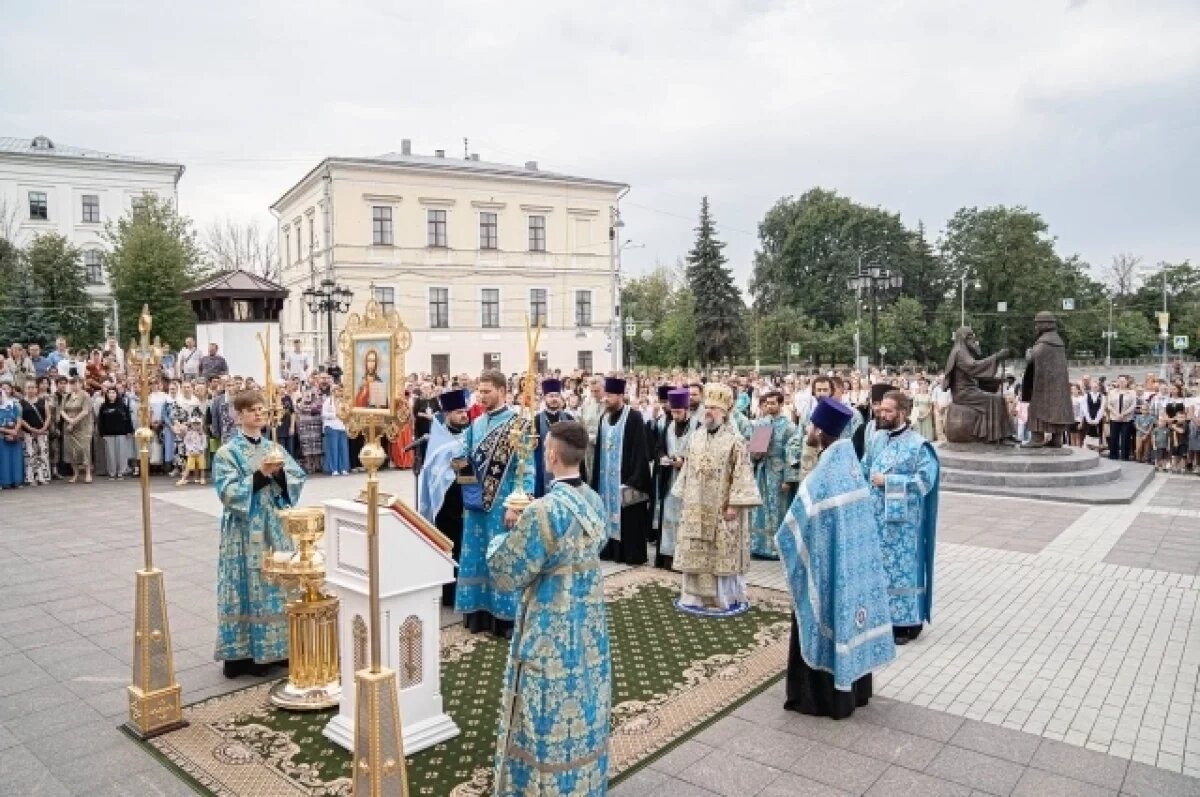    В Твери 1 сентября на Соборной площади прошёл общегородской молебен