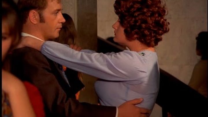 Мать честная, председатель месткома нашего пришёл. Теперь целый вечер с ним придётся танцевать...