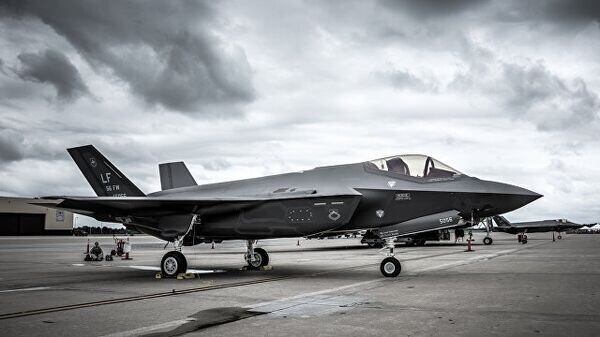    © CC BY 2.0 / Heath Cajandig / F-35