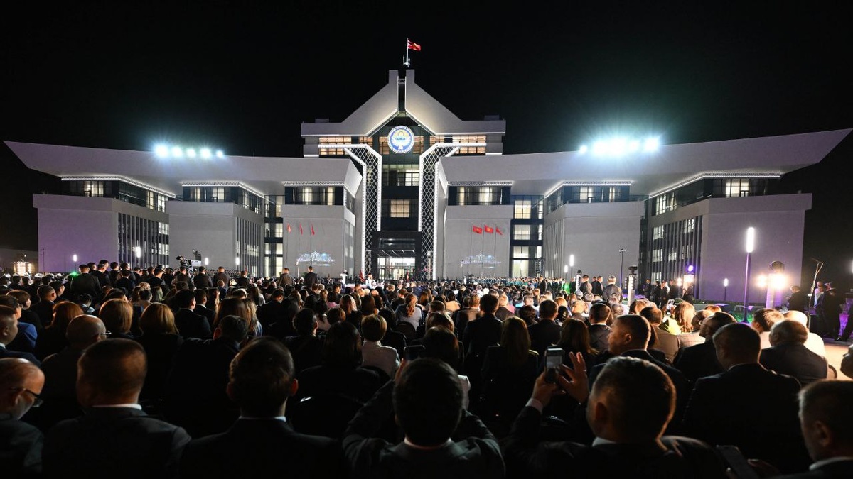 Новый Белый дом, Бишкек. Фото от Sputnik Kyrgyzstan.