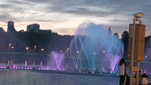 Fontan-geiser 🐳 Seven girls dancing фонтаны гейзеры city🏙️🌃🖼️SKETHES spring PARK🏞️🌄🏞️ГОРОДСКИЕ зарисовки