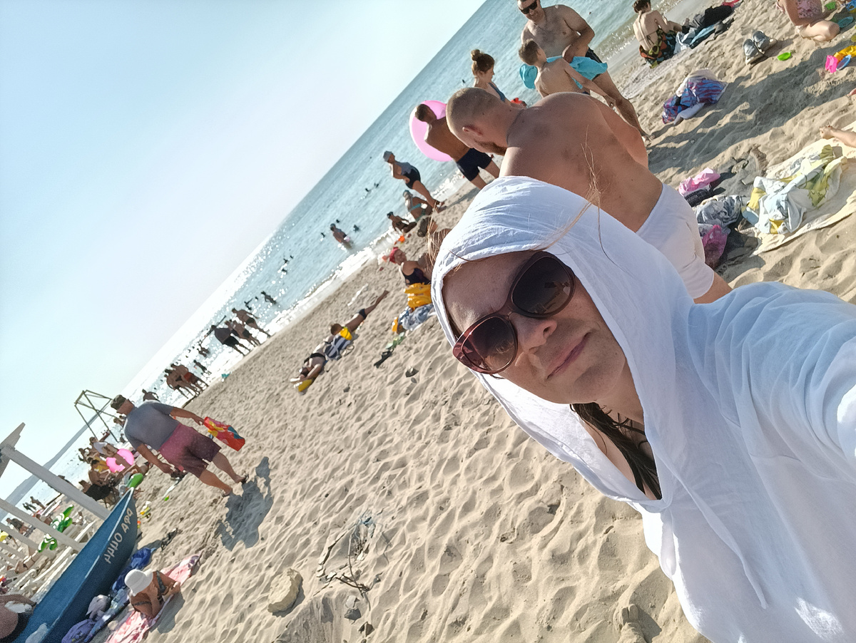 В этом году медуз намного меньше, но есть. Фото автора.