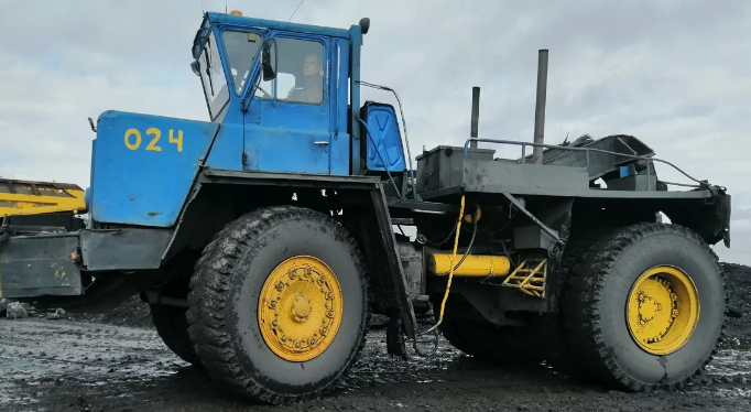 ototruck.ru. Фото с Яндекса. Ещё один интересный экземпляр. Палочка выручалочка, тягач. Слепили из того что было. 