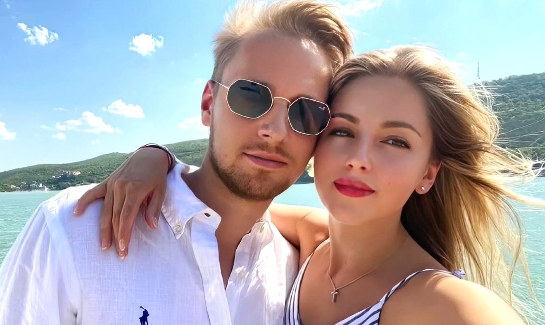 на фото Анна Михайловская и Тимофей Каратаев 