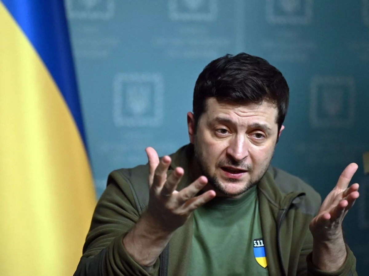 В.Зеленский: "Активы России взять и передать мне..."