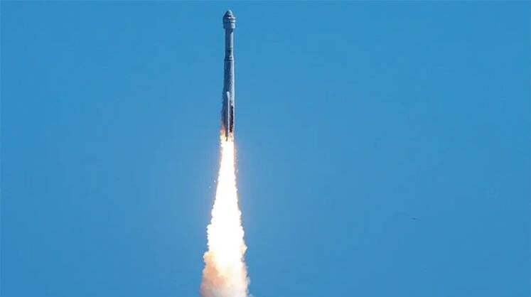    ТАСС Вскоре после старта на Starliner началась утечка гелия и аномалии в работе двигателей, а также возникли проблемы с кислородным клапаном. Изначально полет экипажа был рассчитан на восемь дней, но он длится уже три месяца и растянется еще на полгода. Это рекорд по вынужденным задержкам людей на МКС