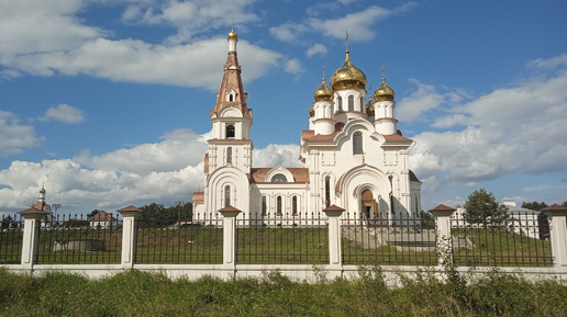 Храм апостолов Петра и Павла в городе Шелехов Иркутской области. Самая большая церковь в области.