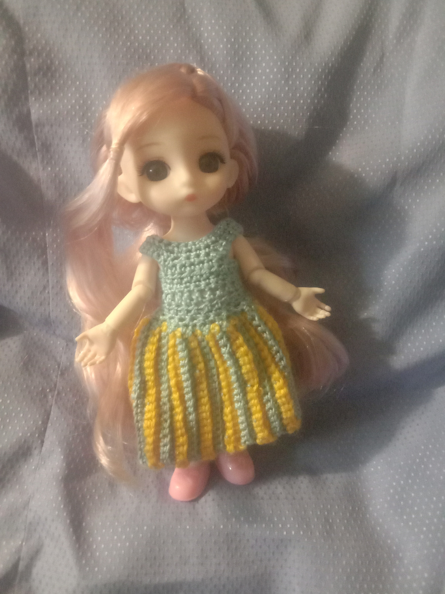 На фото нитки зеленые,  но на самом деле серые. 