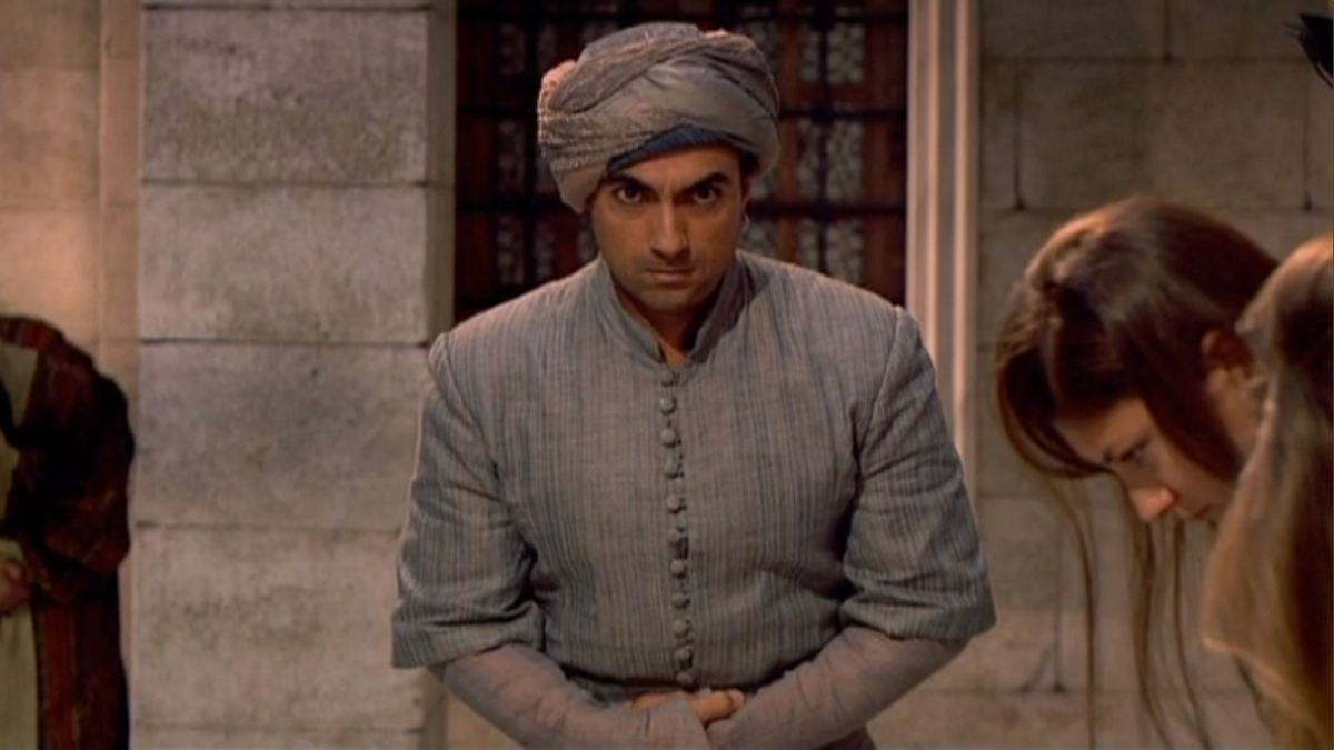 - Внимание! Склоните головы!