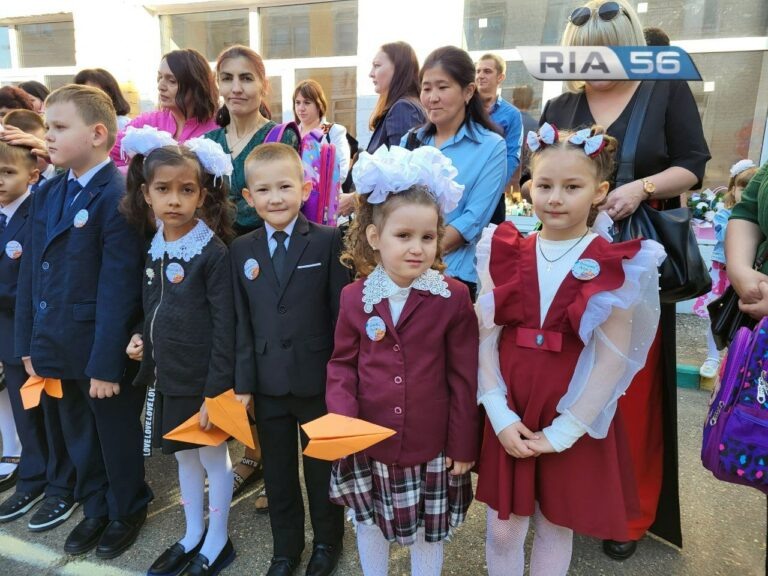    Вперёд за знаниями. 91 первоклассник переступил порог школы №15 Оренбурга Андрей Севостьянов