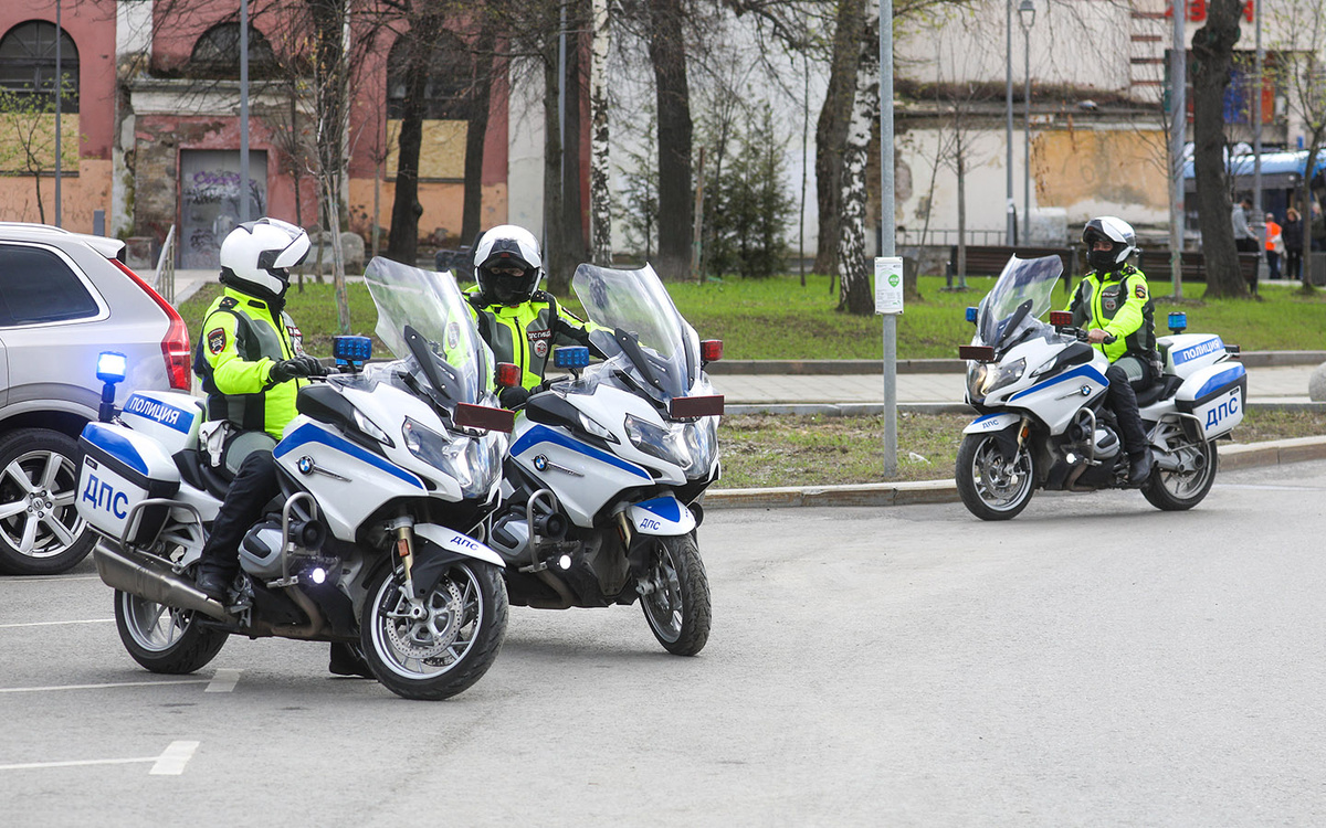 Belkin Alexey / news.ru / Global Look Press📷Сотрудники ДПС на мотоциклах BMW R1200RT