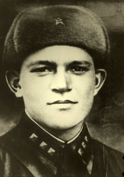 Шуклин Илья Захарович - Герой Советского Союза, командир артиллерийской батареи 820-го артиллерийского полка 284-й стрелковой дивизии Брянского фронта.