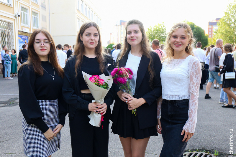    Торжественные линейки в честь Дня знаний прошли сегодня во всех учебных заведениях города.