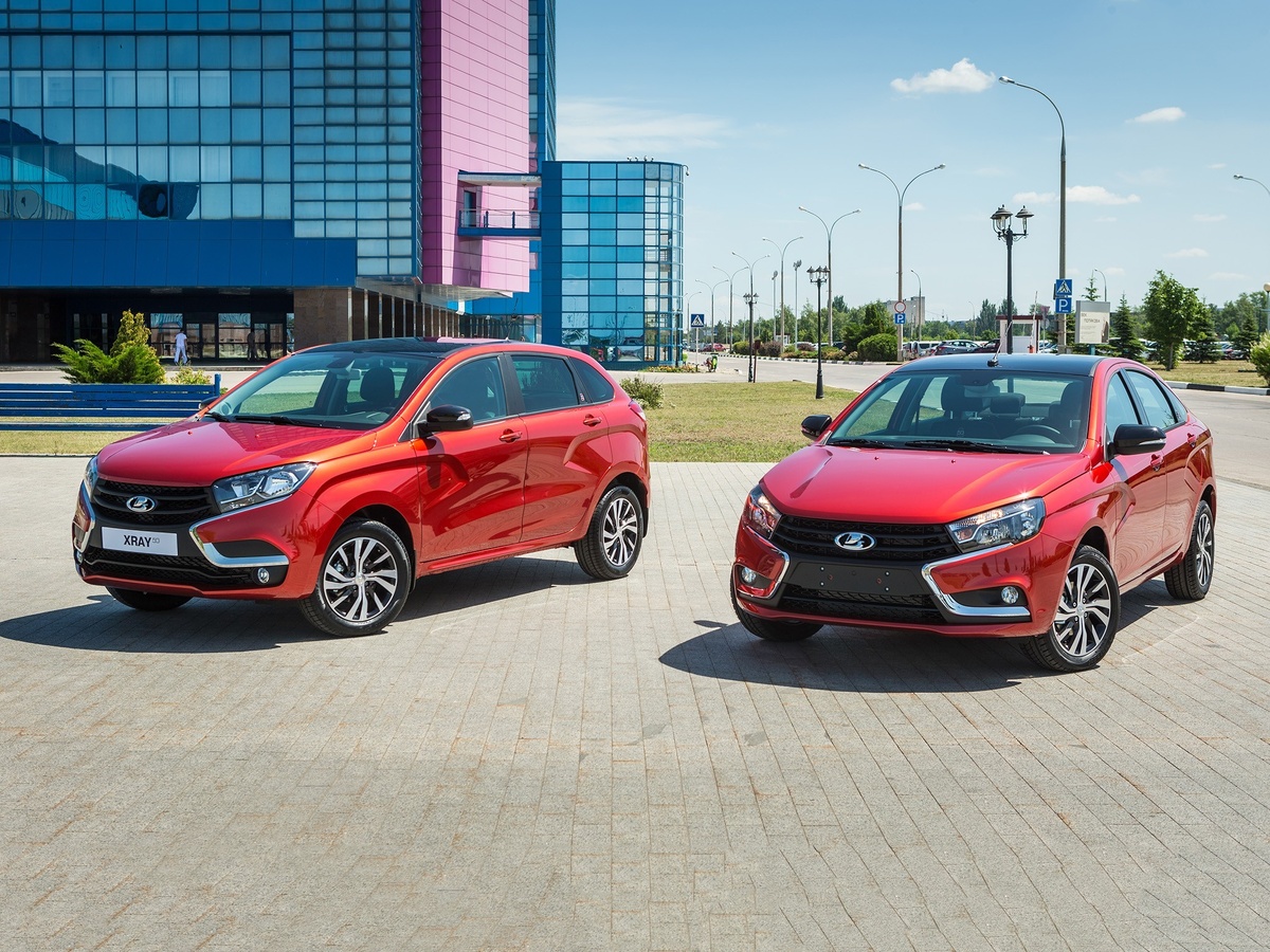 Появление Lada Xray и Lada Vesta. Источник иллюстрации - Яндекс.Картинки 
