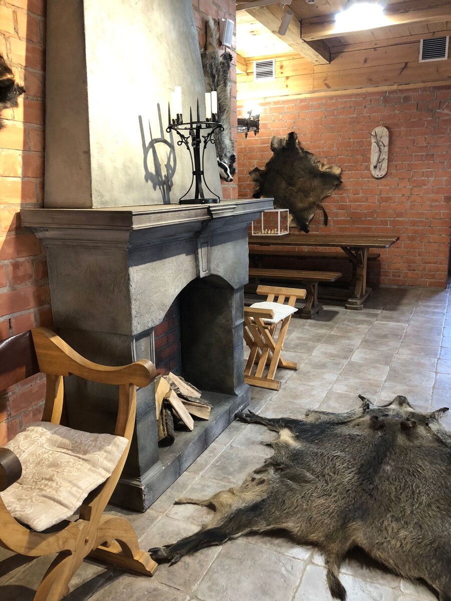 В роли Баскервиль-холла - замок в Лиде