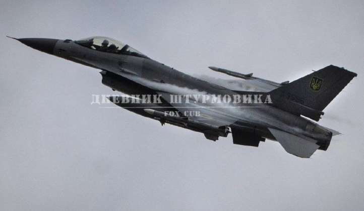 Истребители ВВС Украины F-16 с ракетами AIM-120 и AIM-9. Изображение издания Military watch magazine