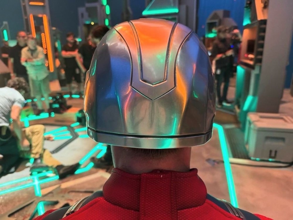     Кадр со съемок 2 сезона сериала «Миротворец» (2025) / Фото: X (бывший Twitter)*/JamesGunn/ *соцсеть запрещена в России