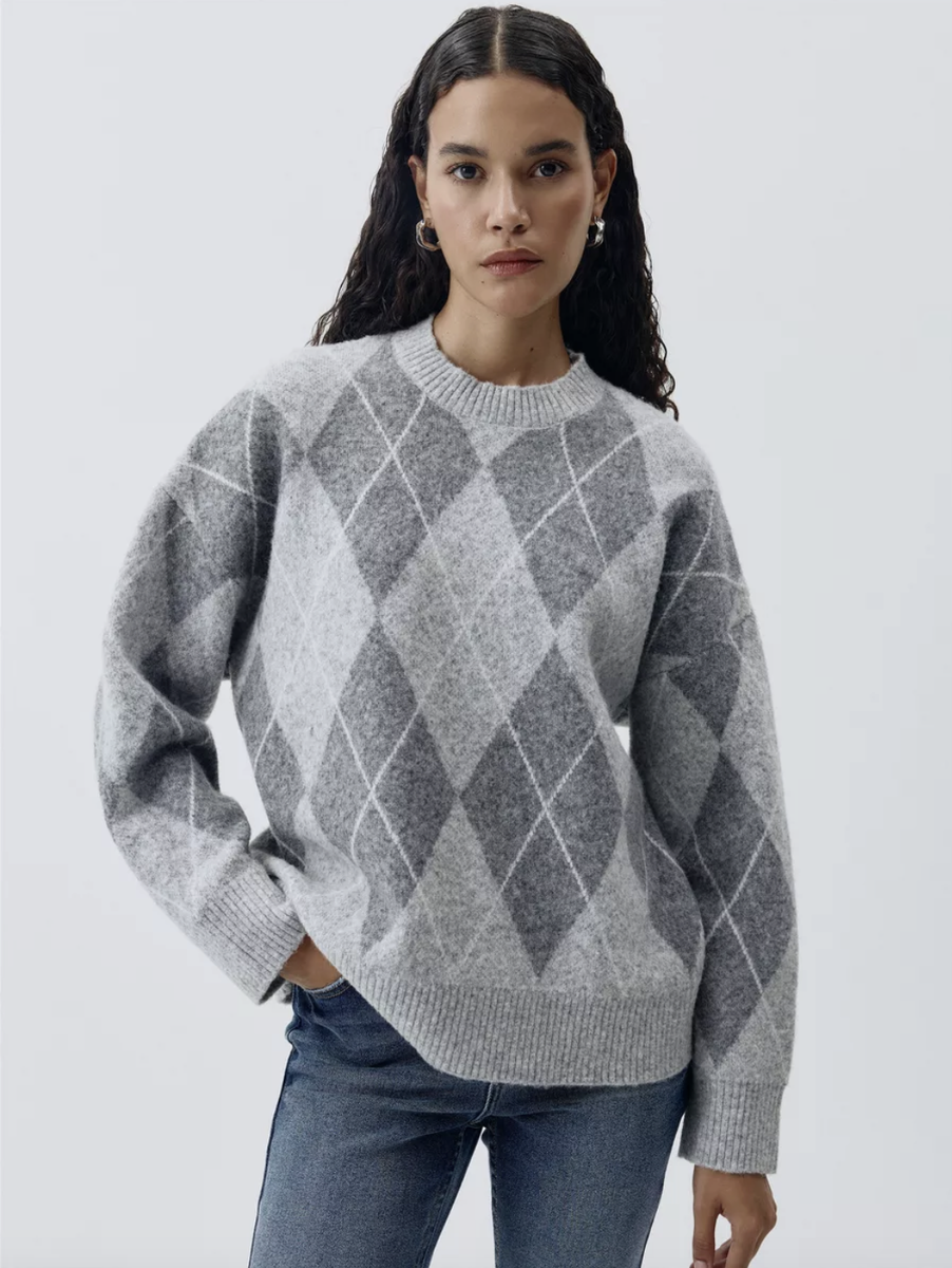 Джемпер от бренда SELA