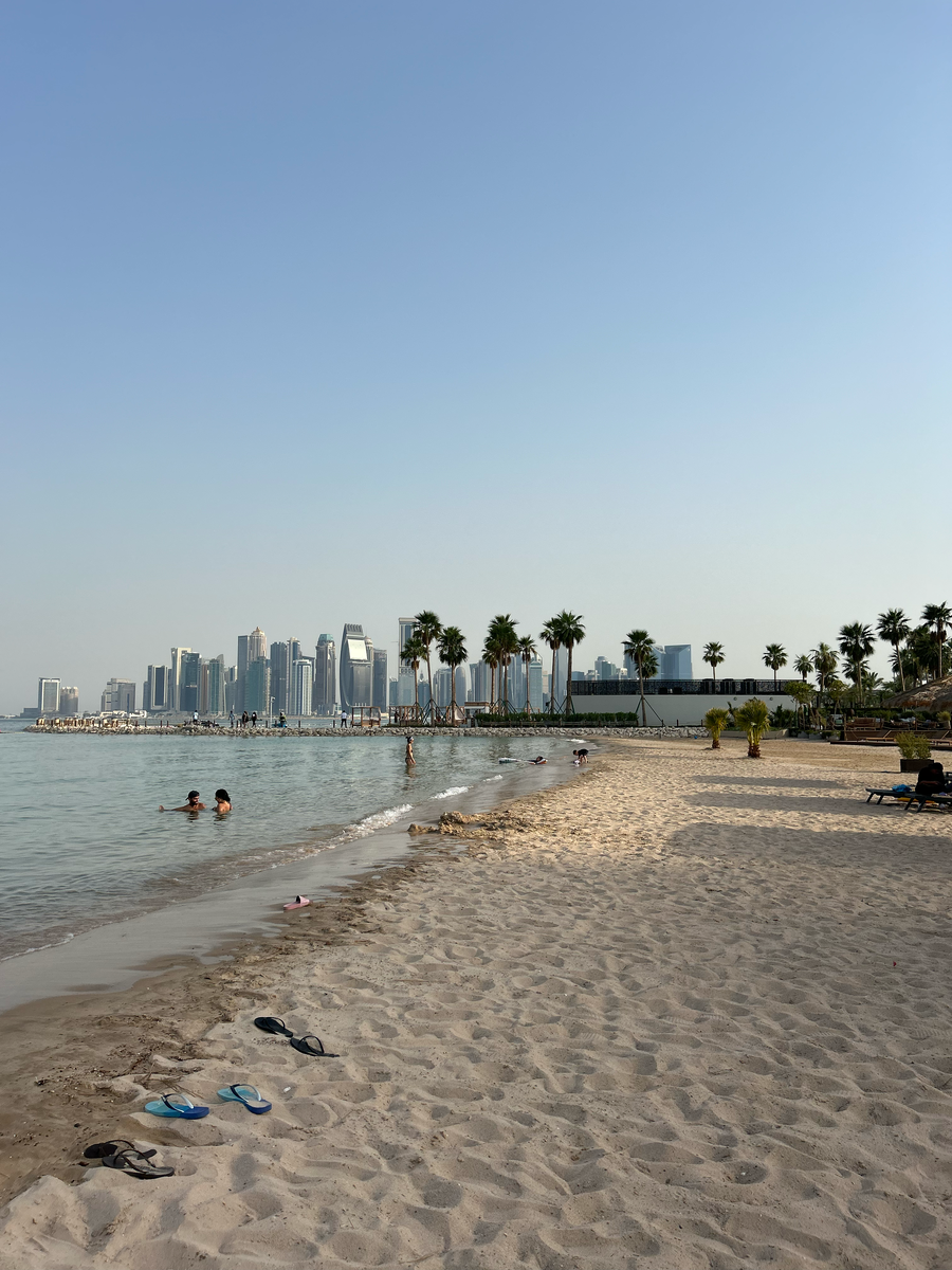 пляж отеля St Regis Doha