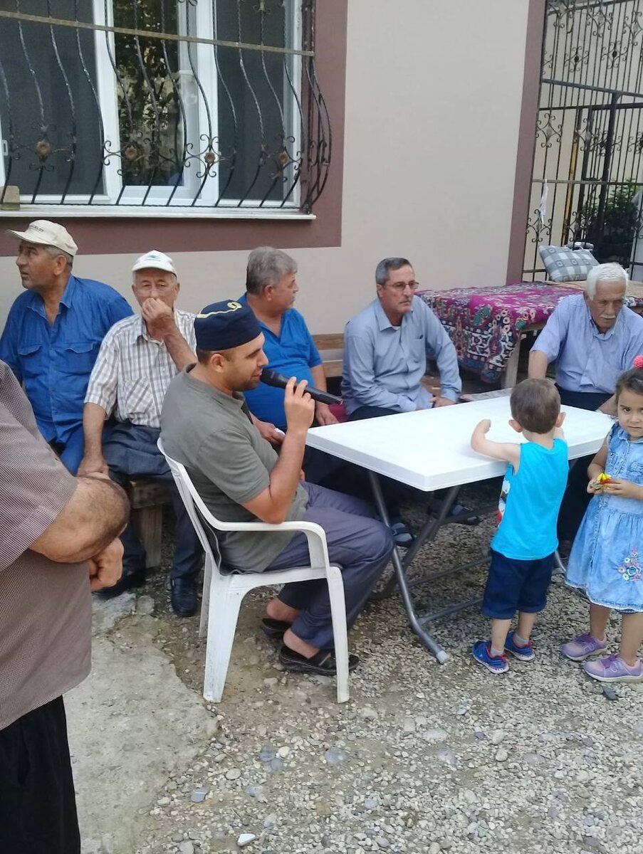 Гости на деревенской свадьбе