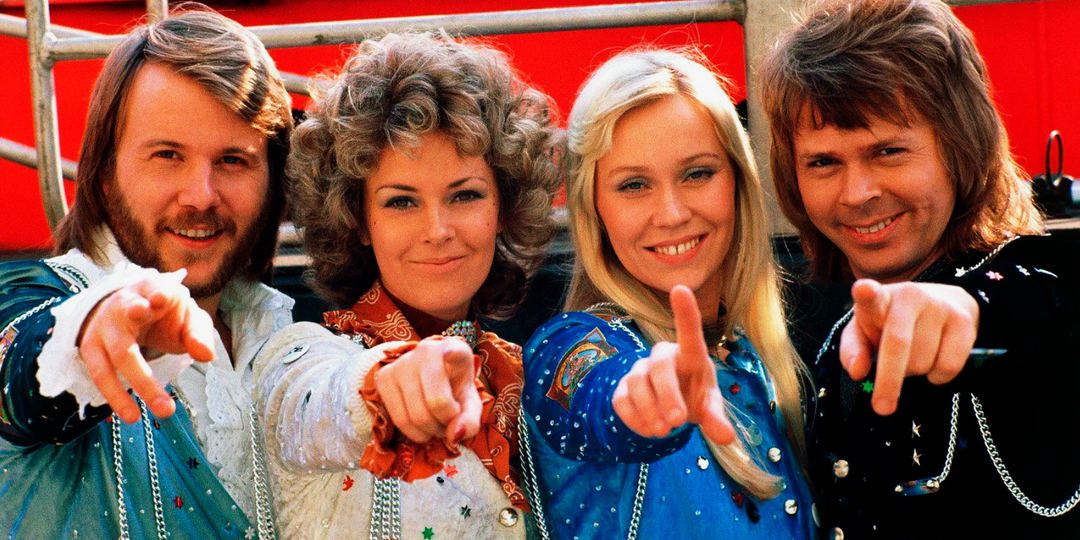 Какая песня группы АВВА стоит особняком в их творчестве?