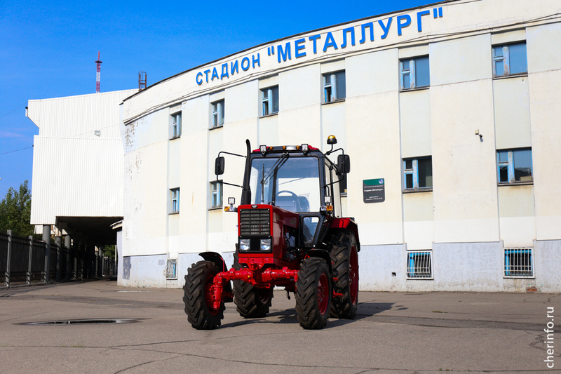    Трактор "Беларус" будут использовать зимой и летом.