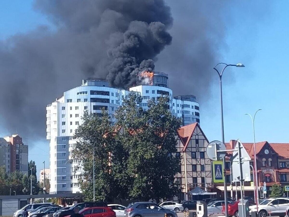    Пожар в многоэтажном жилом здании в центре Калининграда© Фото очевидца