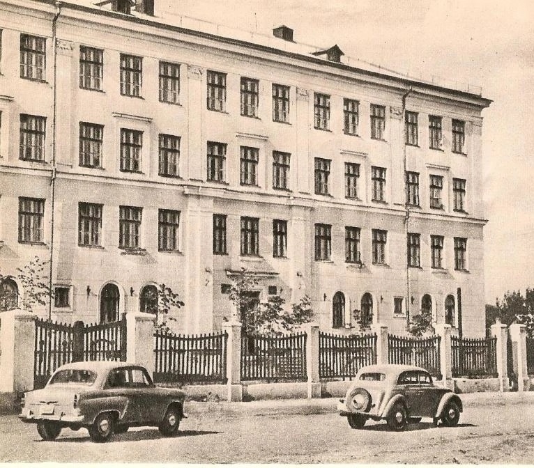 Школа 17, бывшая 57 железнодорожная. 
