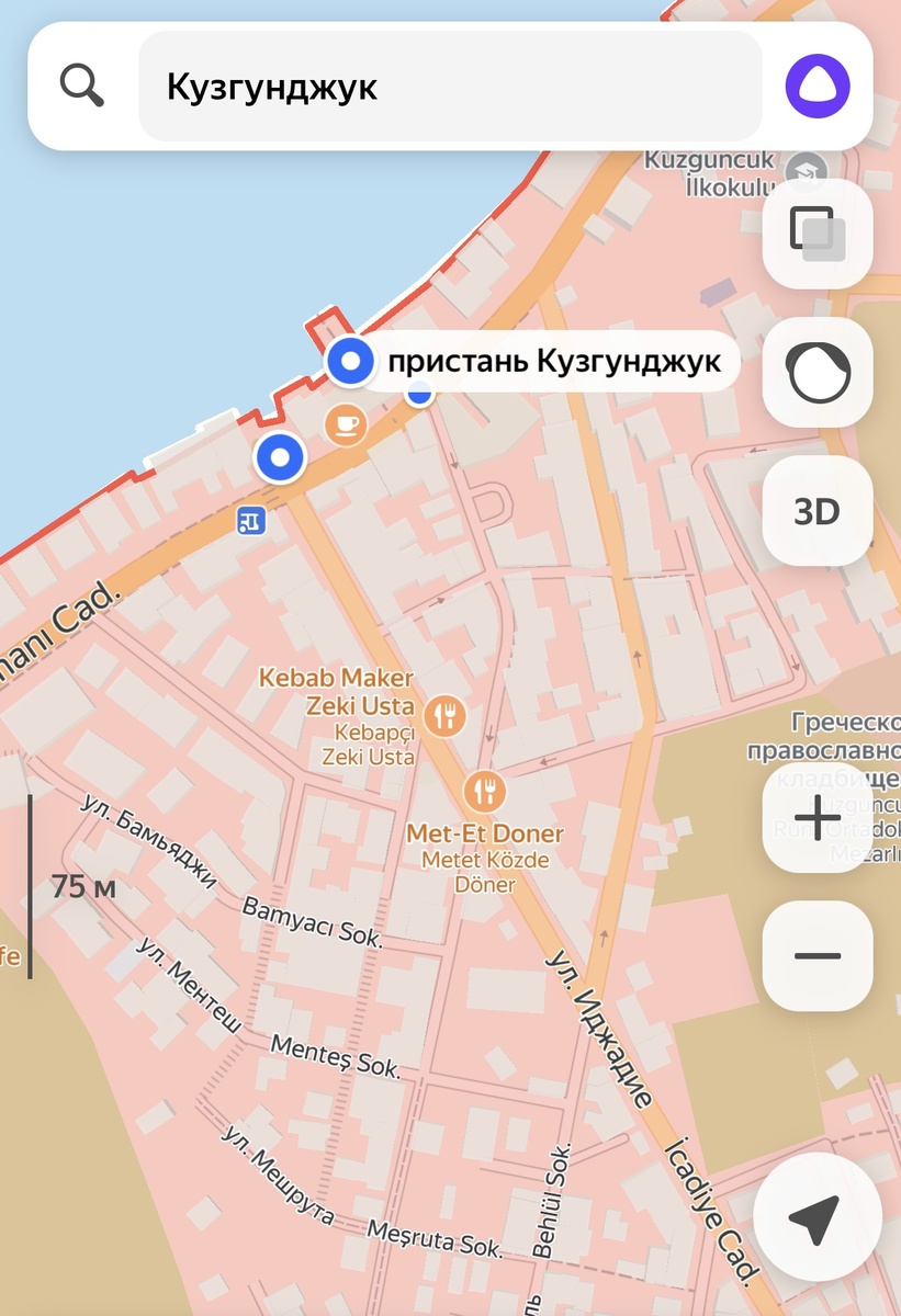 центральная улица упирается в Босфор. Там же прямо у Босфора находится автобусная остановка