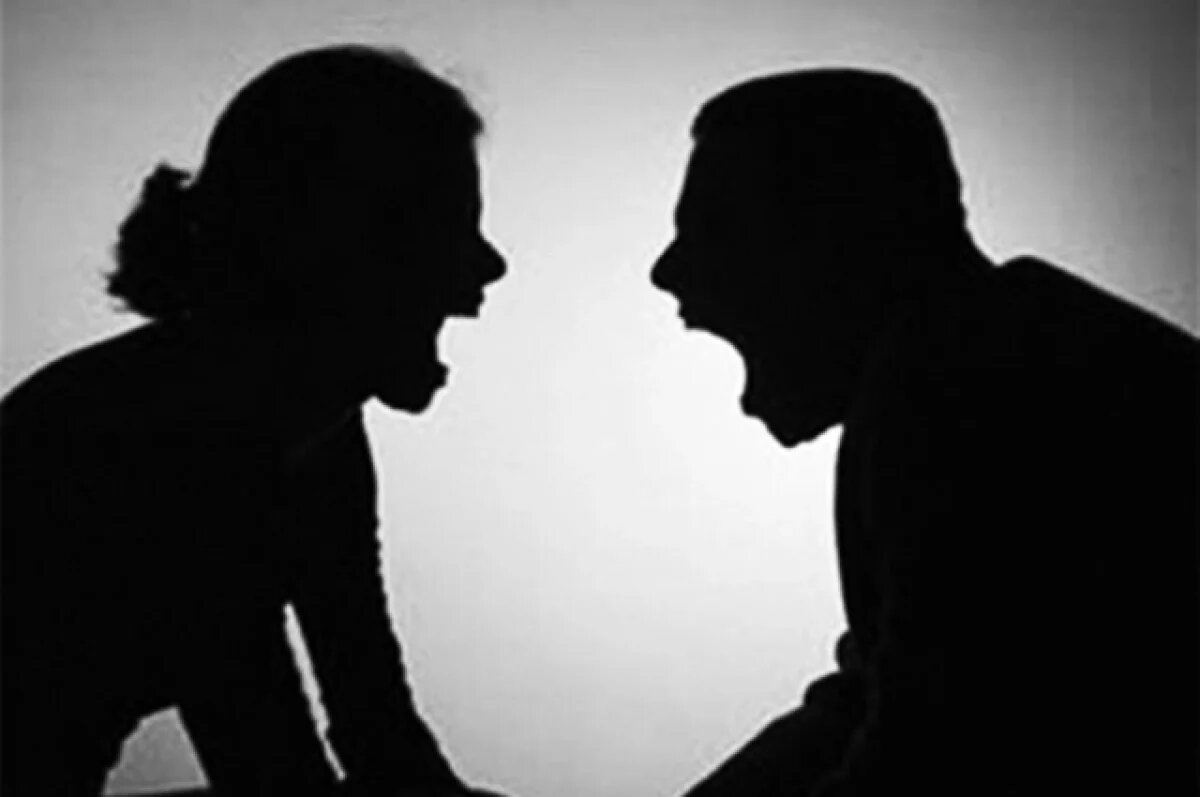    В Новосибирске семья мигрантов напала на женщину за замечания их сыну