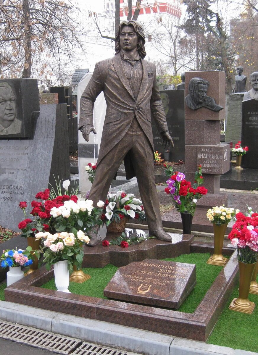 Памятник Дмитрию Хворостовскому
