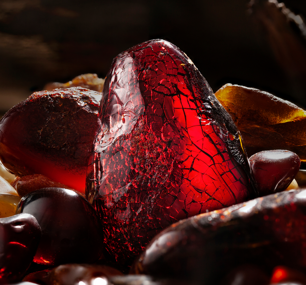 Кровь Дракона - очень древнее благовоние для ритуалов и магии. Фото: naturesgardencandles.com