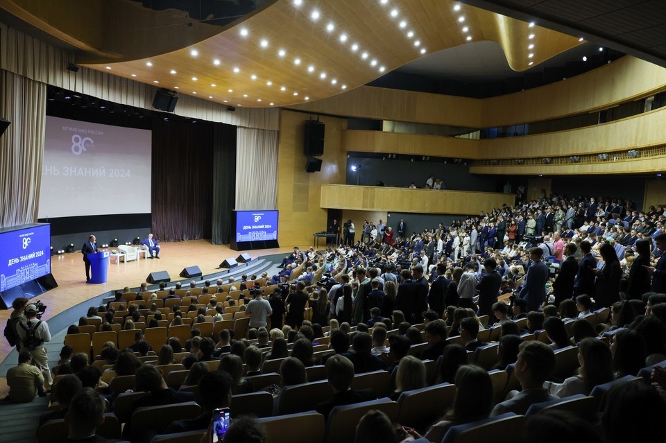    Сергей Лавров на встрече со студентами и профессорско-преподавательским составом МГИМО. Фото: Сергей Фадеичев/ТАСС.