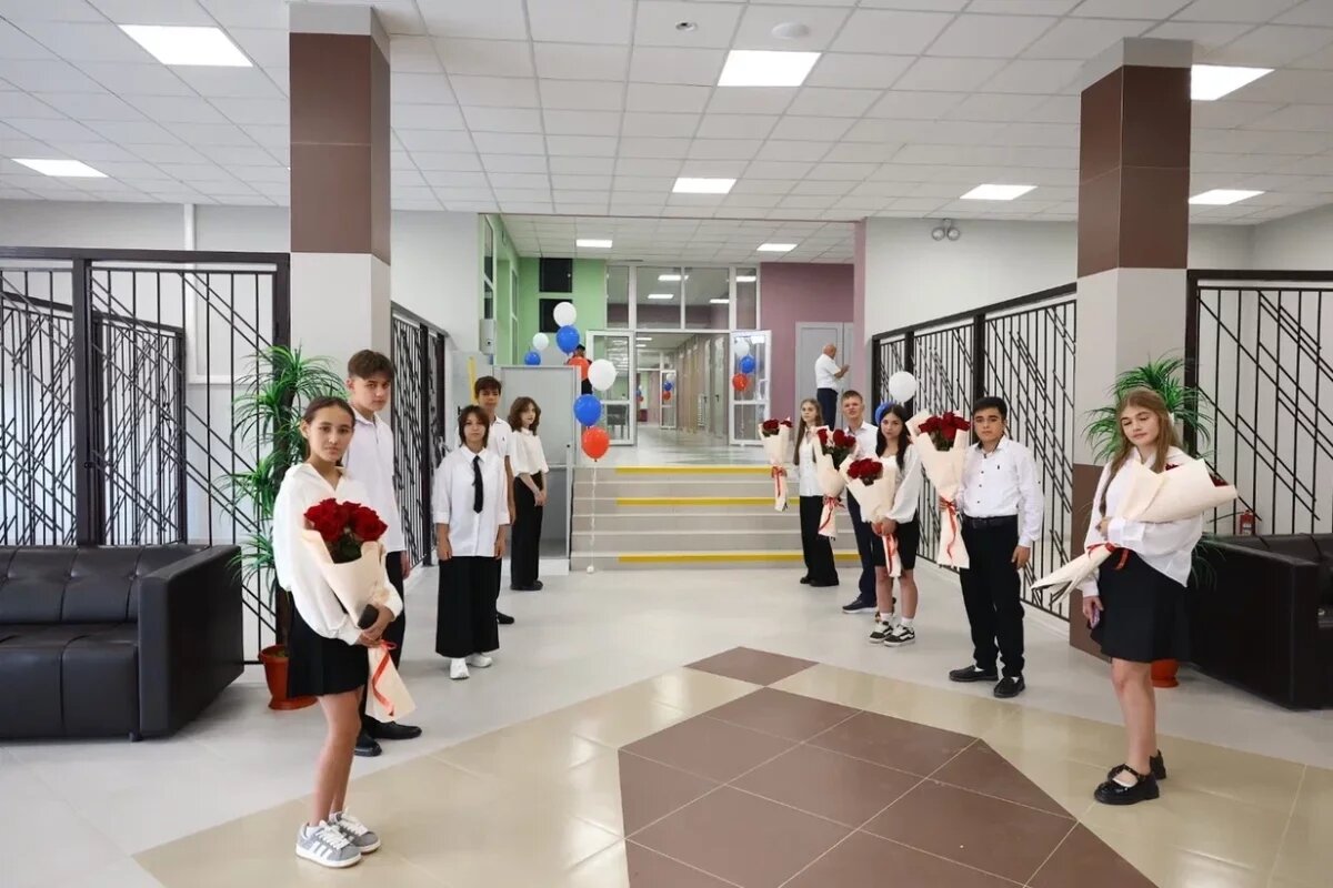    Показываем, как выглядят две новые астраханские школы: фоторепортаж