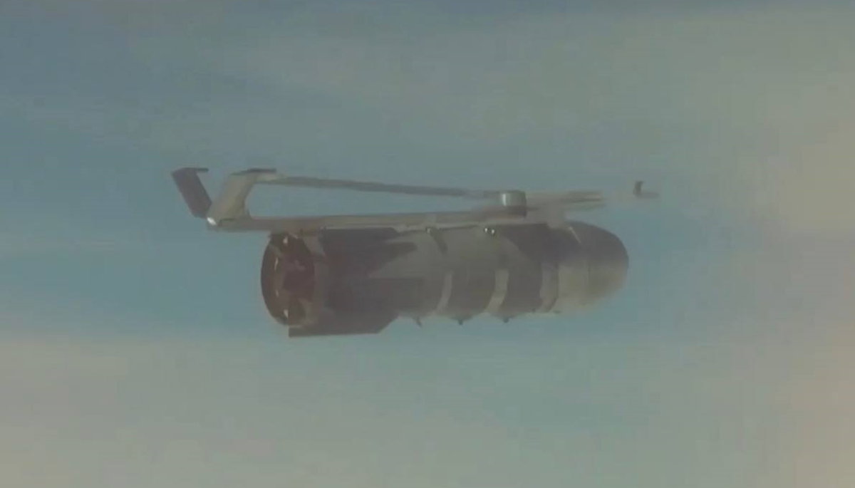 ФАБ-1500 с УМПК в полёте. Кадры МО РФ